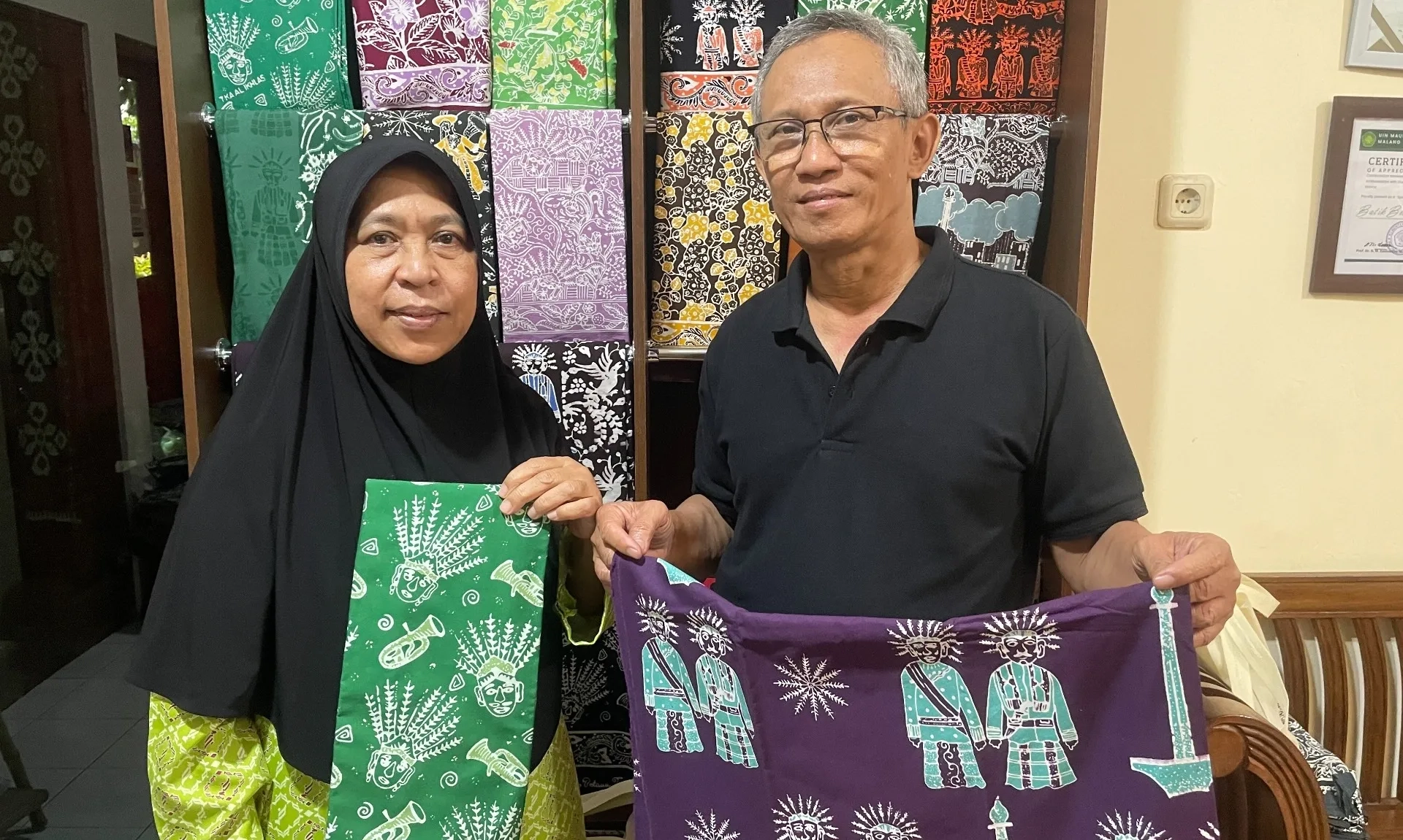 <p id="isPasted">﻿Tak &lsquo;Anget-Anget Tahi Ayam&rdquo; Lestarikan Batik Betawi</p>