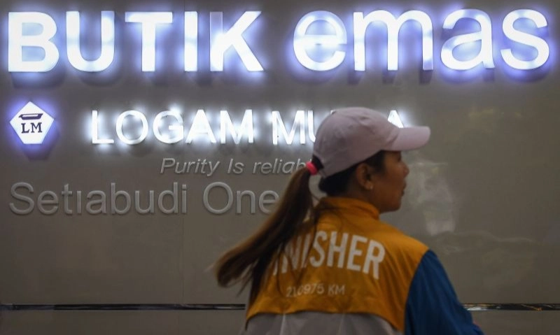 <p>Harga Emas Antam Menguat Lagi Rp16 Ribu ke Rp1,98 Juta/Gram</p>