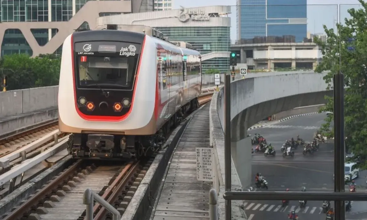 <p>LRT Jabodebek Tetap Beroperasi, Warga Diminta Jaga Fasilitas Publik</p>