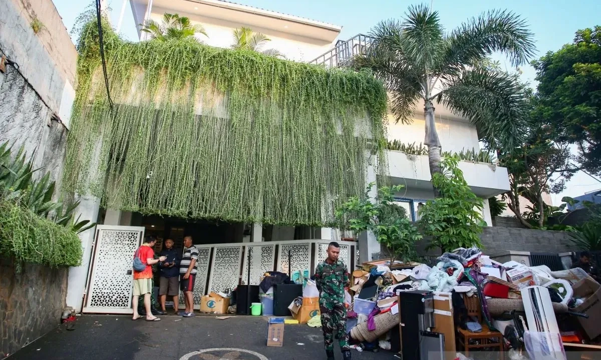 <p dir="auto" id="isPasted">Menkeu Sri Mulyani Unggah Pernyataan Resmi Usai Rumah Dijarah</p>