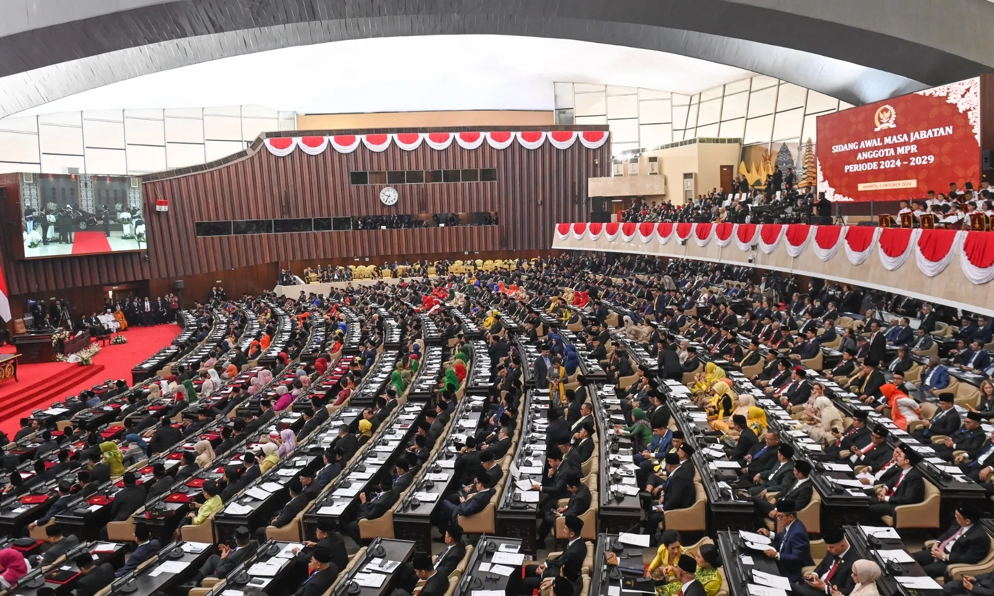 <p>Anggota DPR Nonaktif Tak Dipecat</p>