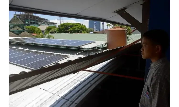 <p id="isPasted">Paruh Pertama 2025, Kapasitas Terpasang PLTS Atap Tembus 495 MW</p>