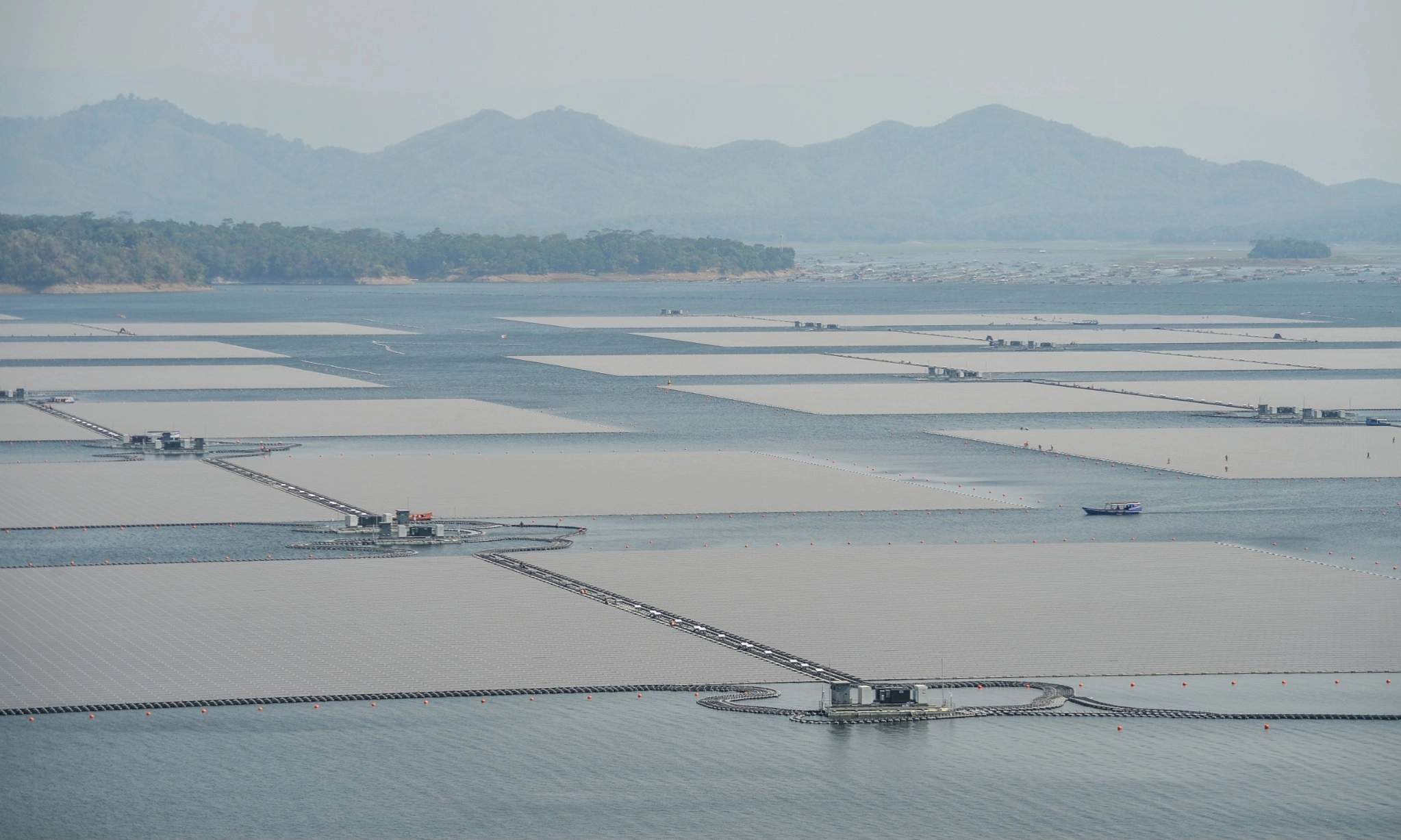 <p>ESDM Kulik Pengembangan 293 Tampungan Air Milik PU Untuk PLTS Terapung</p>