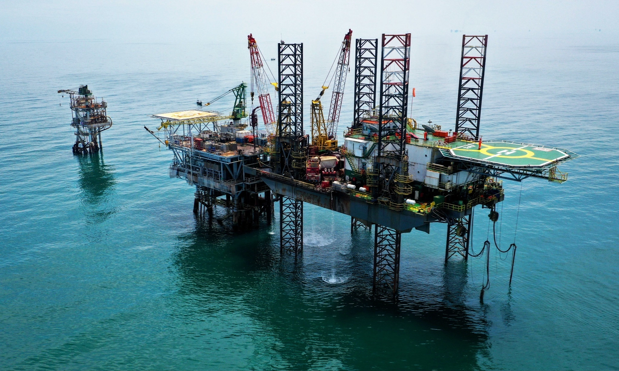 <p id="isPasted">Jelang Pertemuan OPEC+, Harga Minyak Stabil Di Tengah Risiko Geopolitik</p>