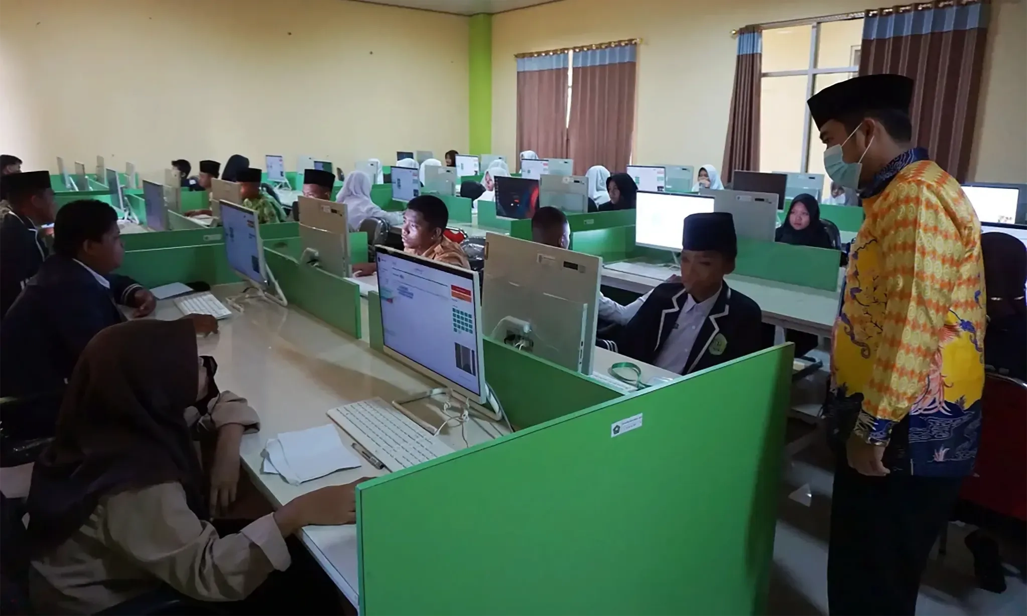 <p>Kemenag: Tata Kelola Madrasah Takkan Memberatkan&nbsp; &nbsp;</p>