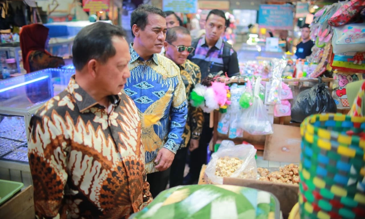 <p>Pemerintah Klaim Inflasi Turun, Pasokan-Harga Pangan Aman</p>