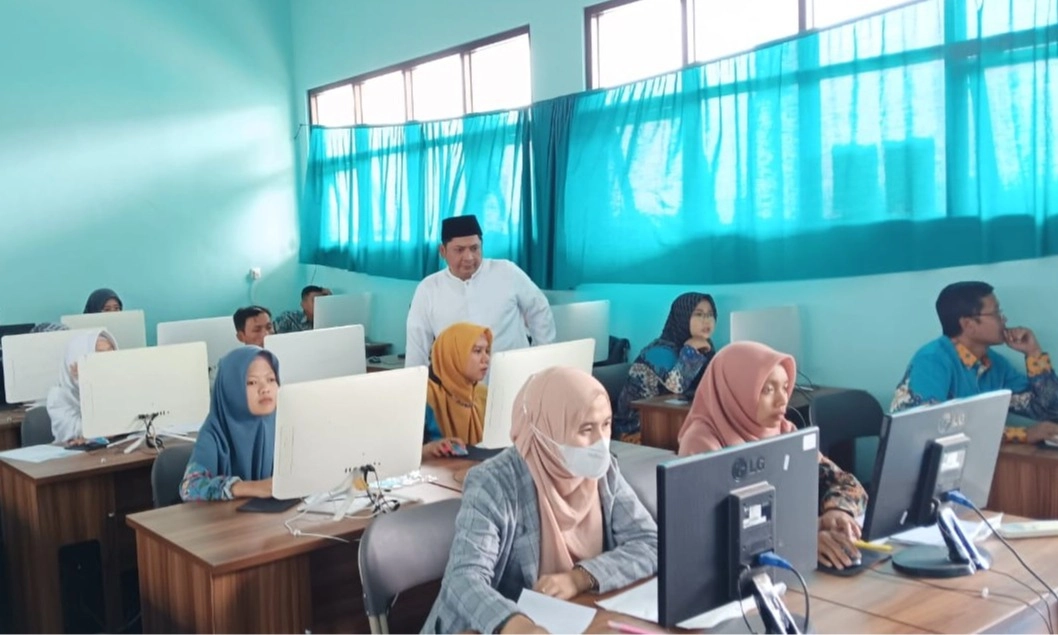 <p>Guru Madrasah Ikut PPG 2025 Melonjak Tinggi&nbsp;</p>