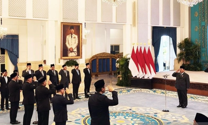 <p id="isPasted">Sri Mulyani Lengser Jadi Menkeu, Begini Pro-Kontra Ekonom</p>