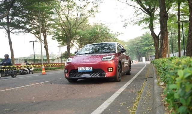 <p>Dari Mobil Bensin Ke Mobil Listrik, Bisa Hemat Berapa Duit?</p>