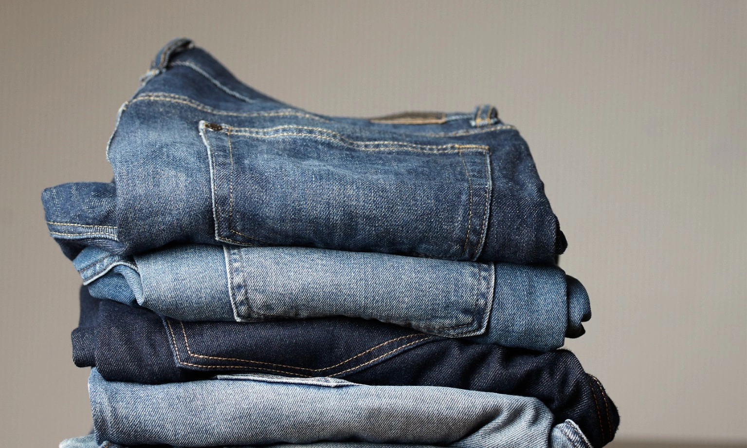 <p>Jeans Tetap Awet, Begini Trik Mencucinya</p>