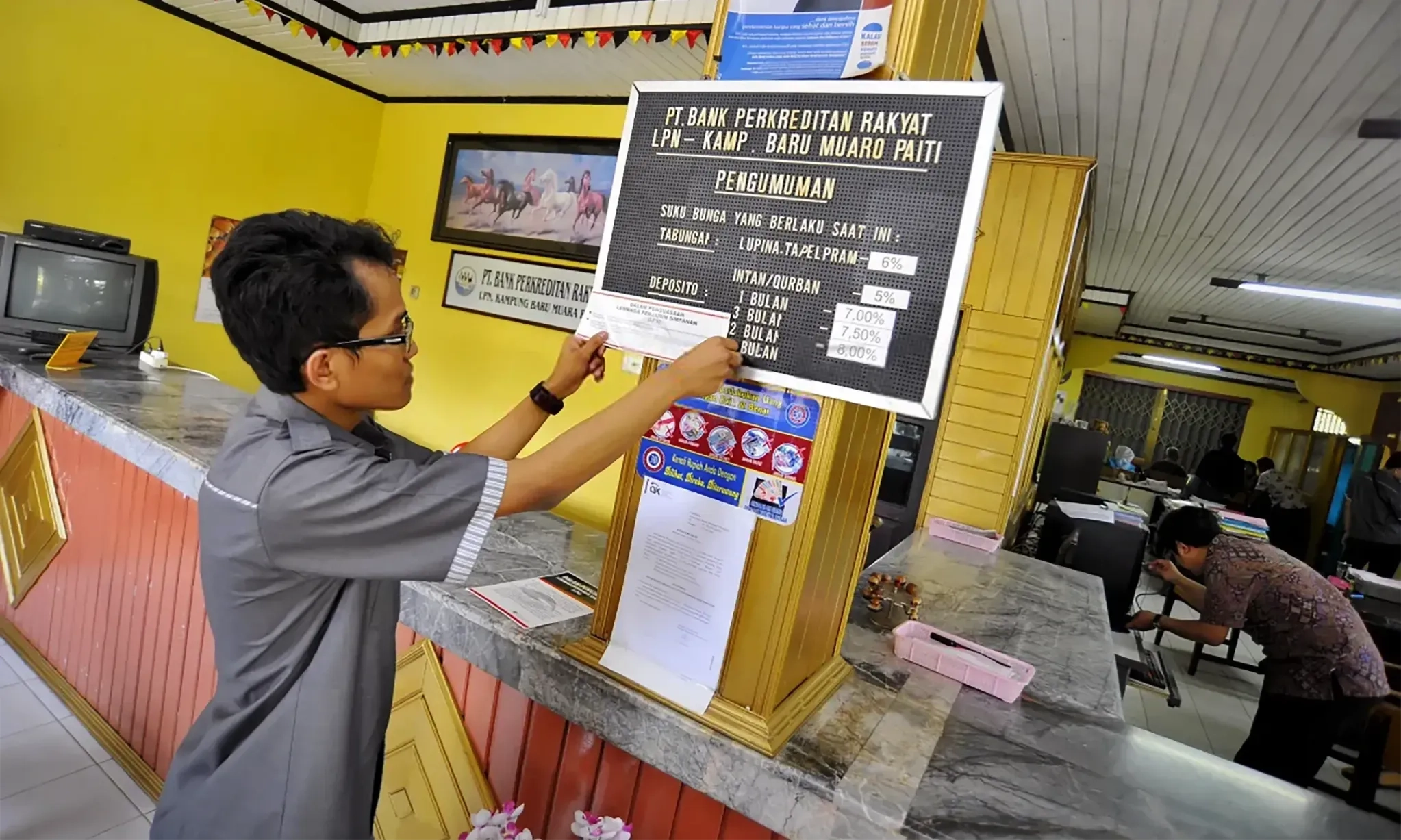 <p id="isPasted">OJK Cabut Izin Usaha BPR Syariah Gayo Perseroda</p>