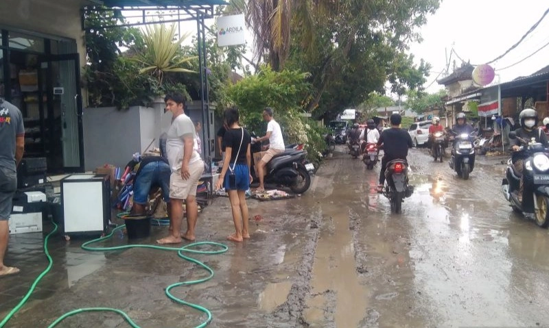 <p>Prabowo Minta Penanganan Cepat Banjir Bali Dan NTT</p>