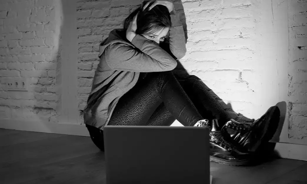 <p id="isPasted">Mengenali Ragam Pelecehan Seksual <em>Online</em></p>