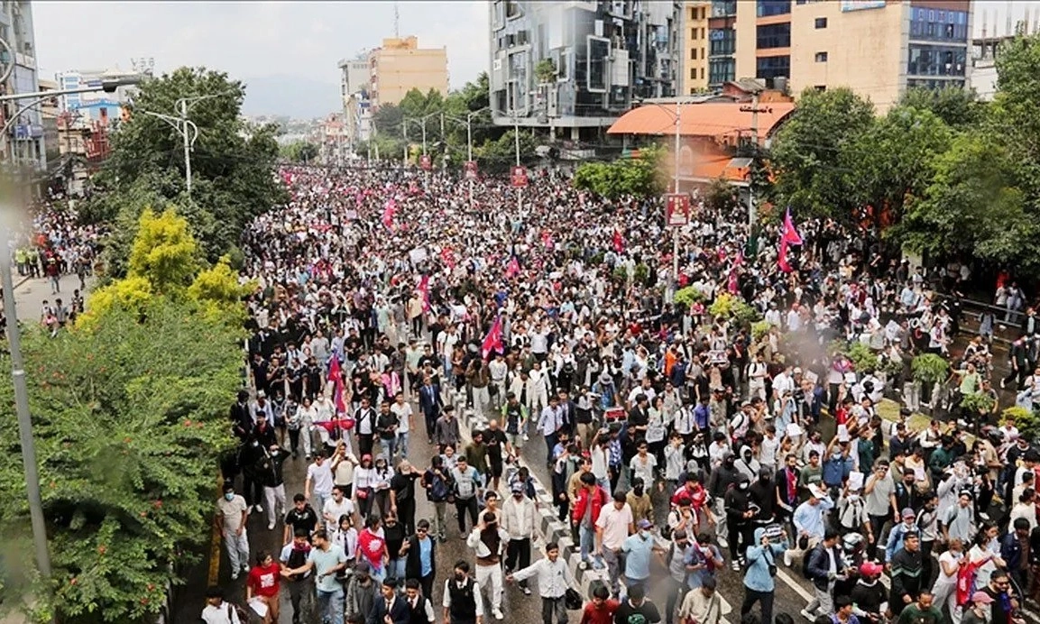 <p>Kemenlu Sebut 100 WNI di Nepal Dalam Kondisi Aman&nbsp;&nbsp;</p>