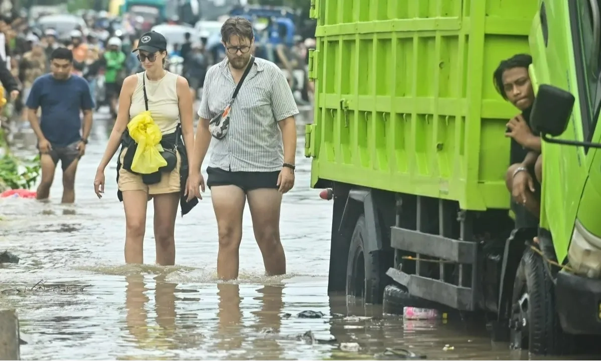 <p id="isPasted">Banjir Bali Disorot, Dikaitkan Isu Iklim Hingga Muncul <em>Travel Warning</em></p>