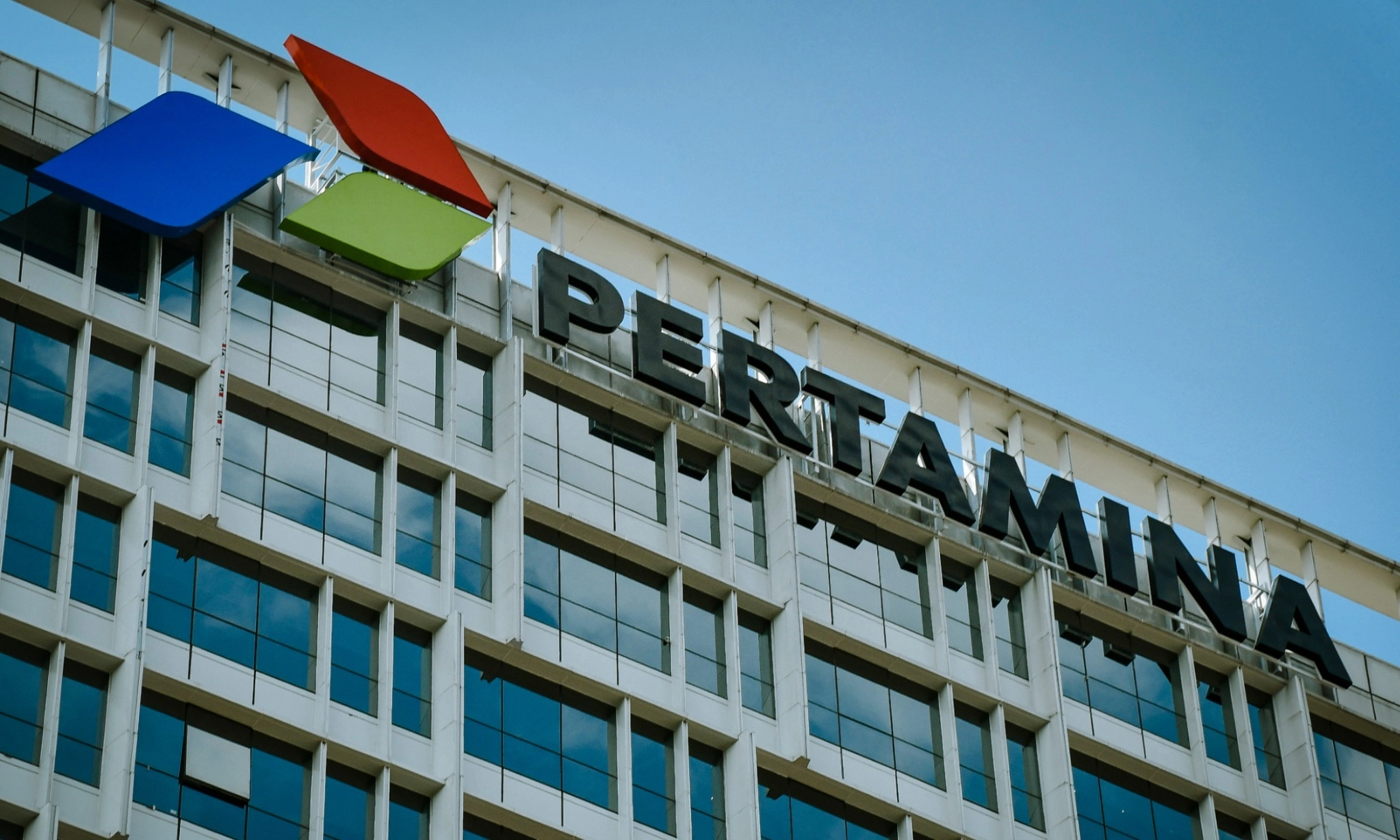 <p id="isPasted">Sampai Juli 2025, Pendapatan Pertamina Anjlok 6%</p>