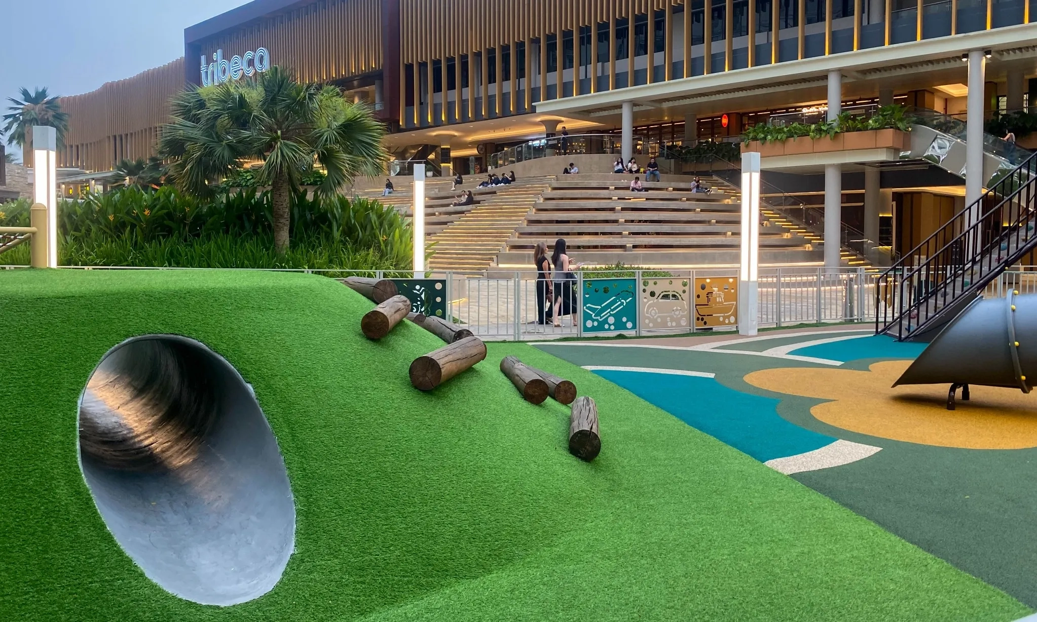 <p id="isPasted">Knight Frank: Daya Beli Kelas Menengah Lemah, Ritel Premium Tetap Kuat</p>