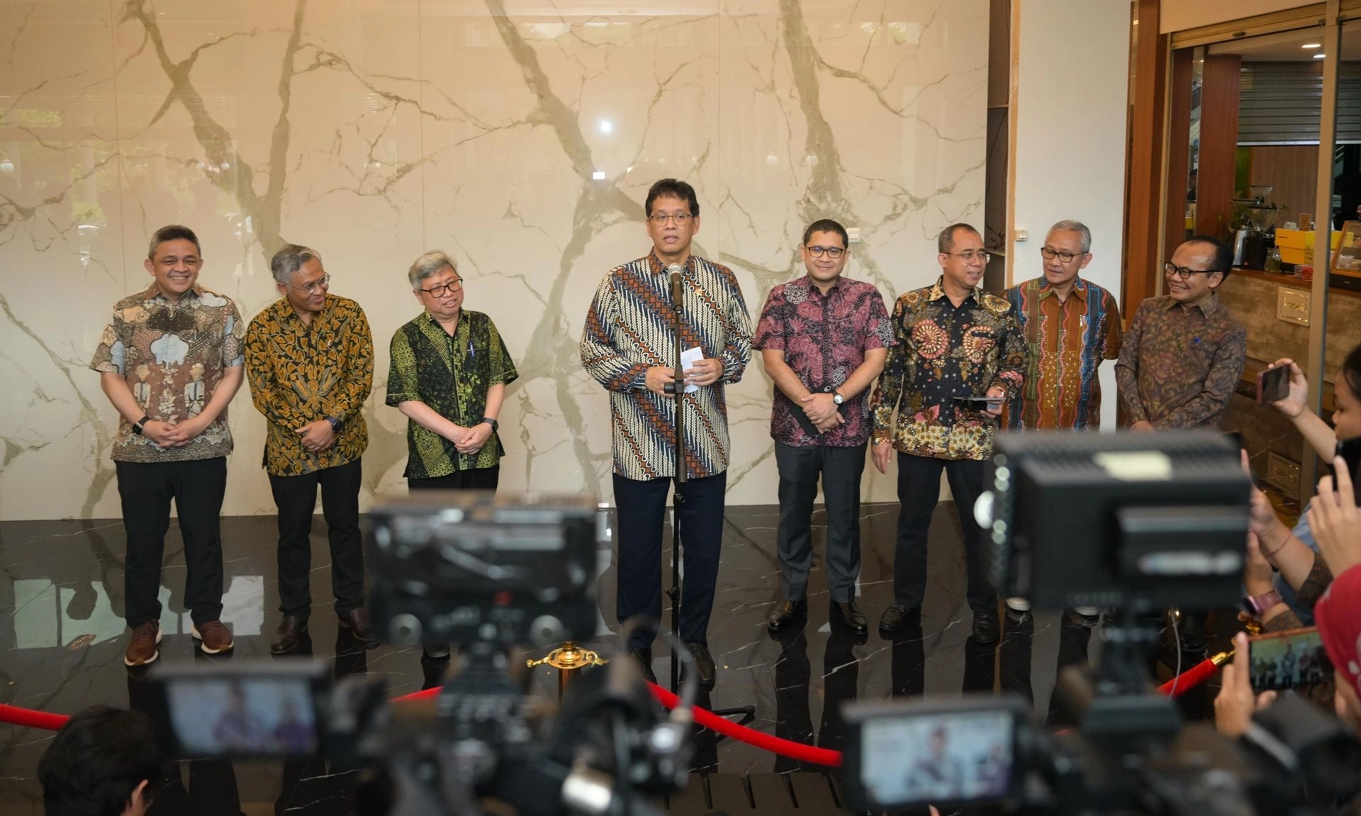 <p class="query-text-line ng-star-inserted" id="isPasted">Ekonom: Injeksi Rp200 T ke Perbankan Langgar Konstitusi dan 3 UU</p>