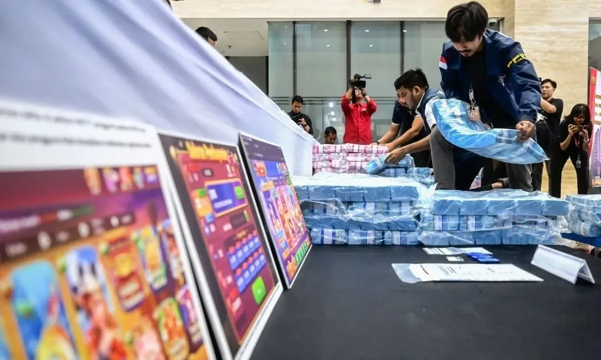 <p>Kombo Pinjol-Judol Ancam Target Ekonomi dari Injeksi Rp200 T</p>