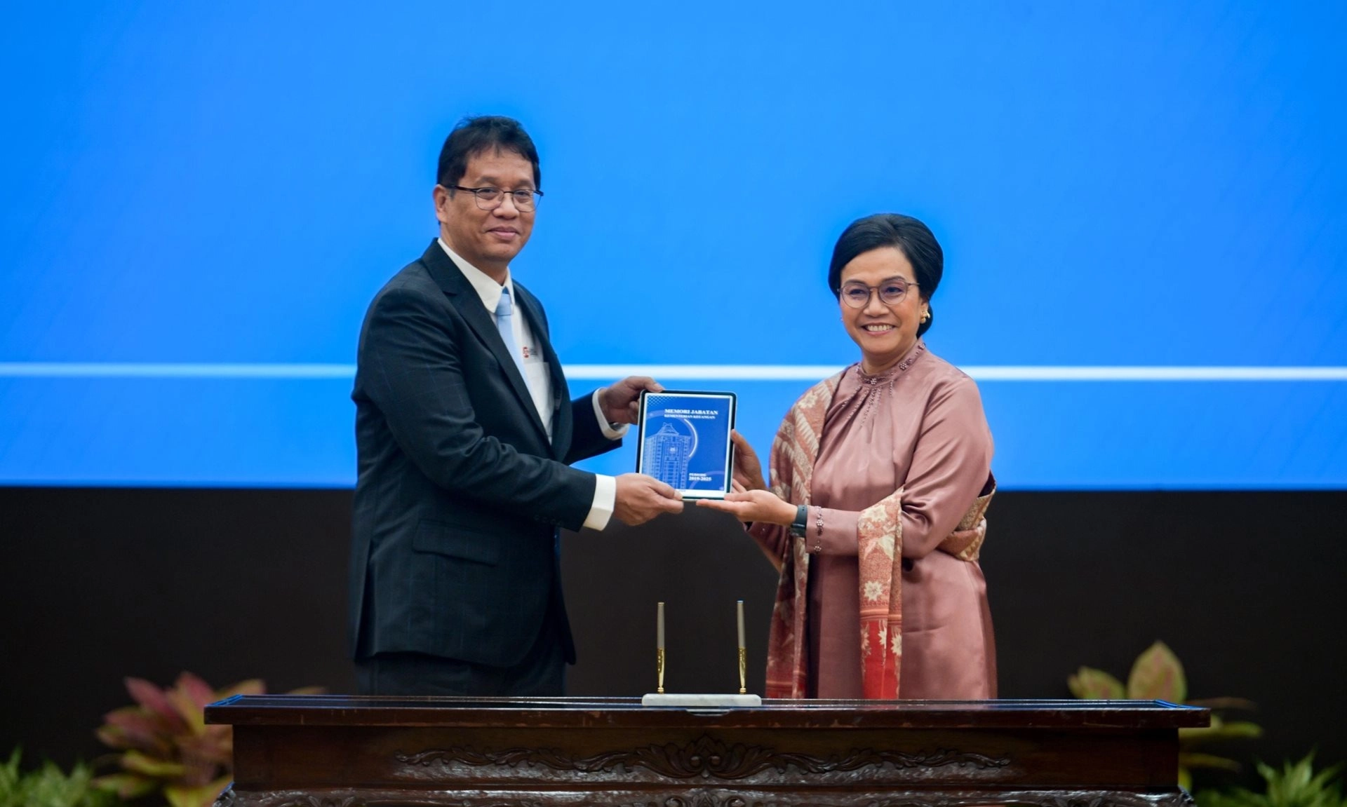 <p class="query-text-line ng-star-inserted" id="isPasted">Menkeu Pede Dana Rp200 T Di Himbara Terserap Sebulan</p>