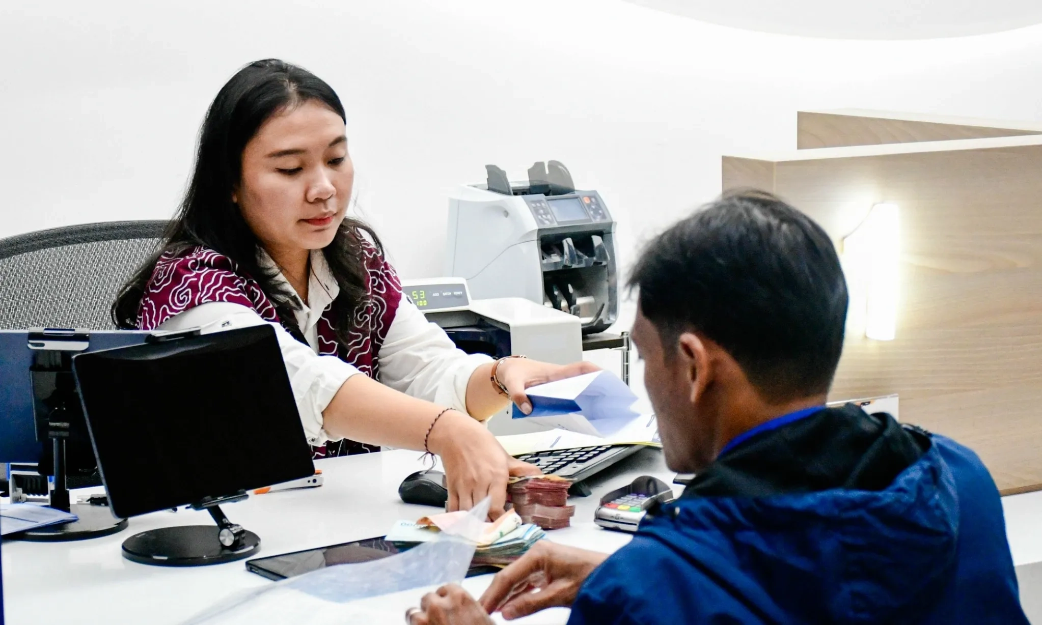 <p id="isPasted">Terima Dana Rp55 T, Ini Sektor Yang Dipilih Bank Mandiri Dan BRI</p>