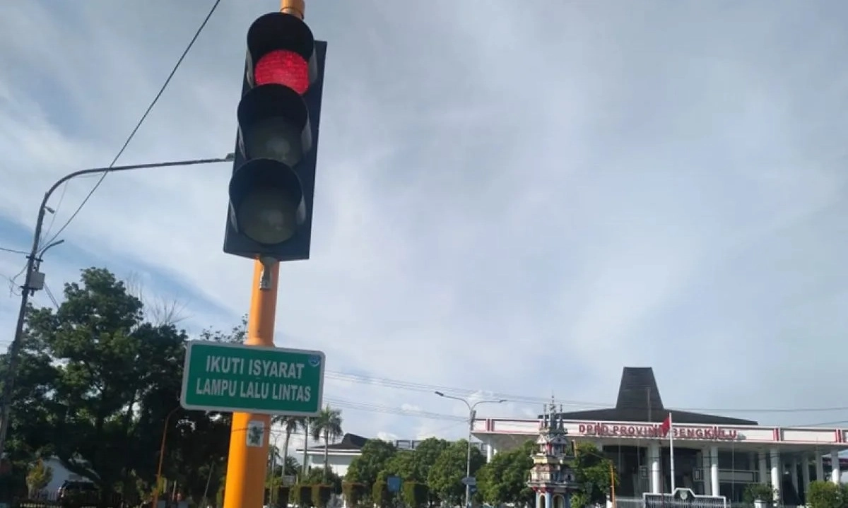<p>MK Nilai Perlu Traffic Light Ramah Buta Warna Parsial</p>