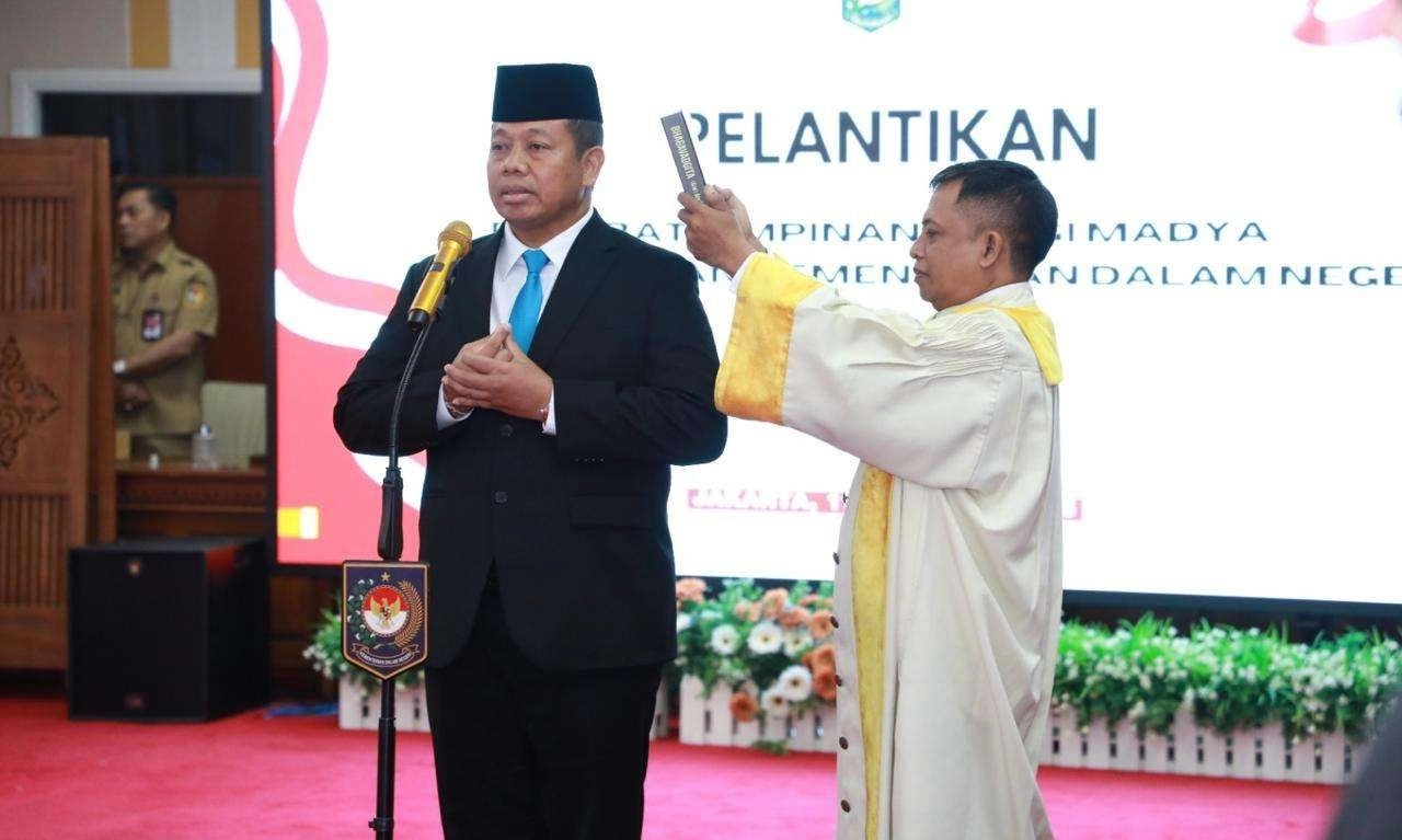 <p>Kemendagri Sanksi Teguran Tertulis Walkot Prabumulih</p>