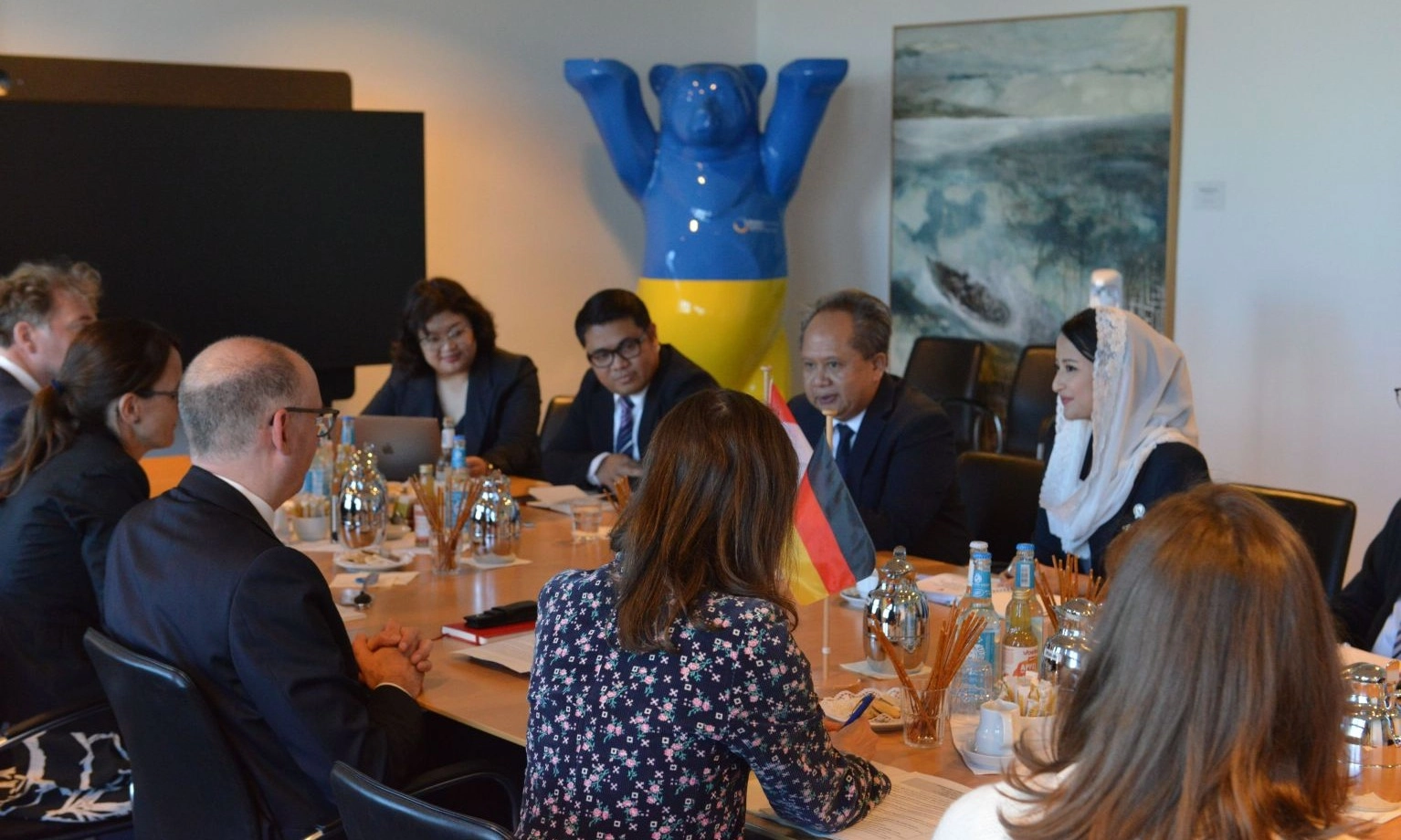 <p id="isPasted">Wamendag Roro Temui Pemerintah Jerman, Dorong Peningkatan Ekspor UMKM</p>