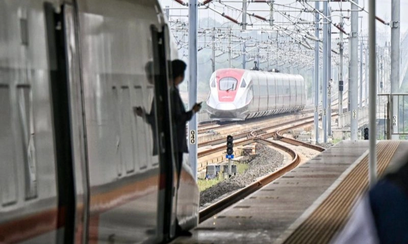 <p>Kemenhub Percepat Pembangunan 8 Akses Jalan Stasiun Kereta Cepat Karawang</p>