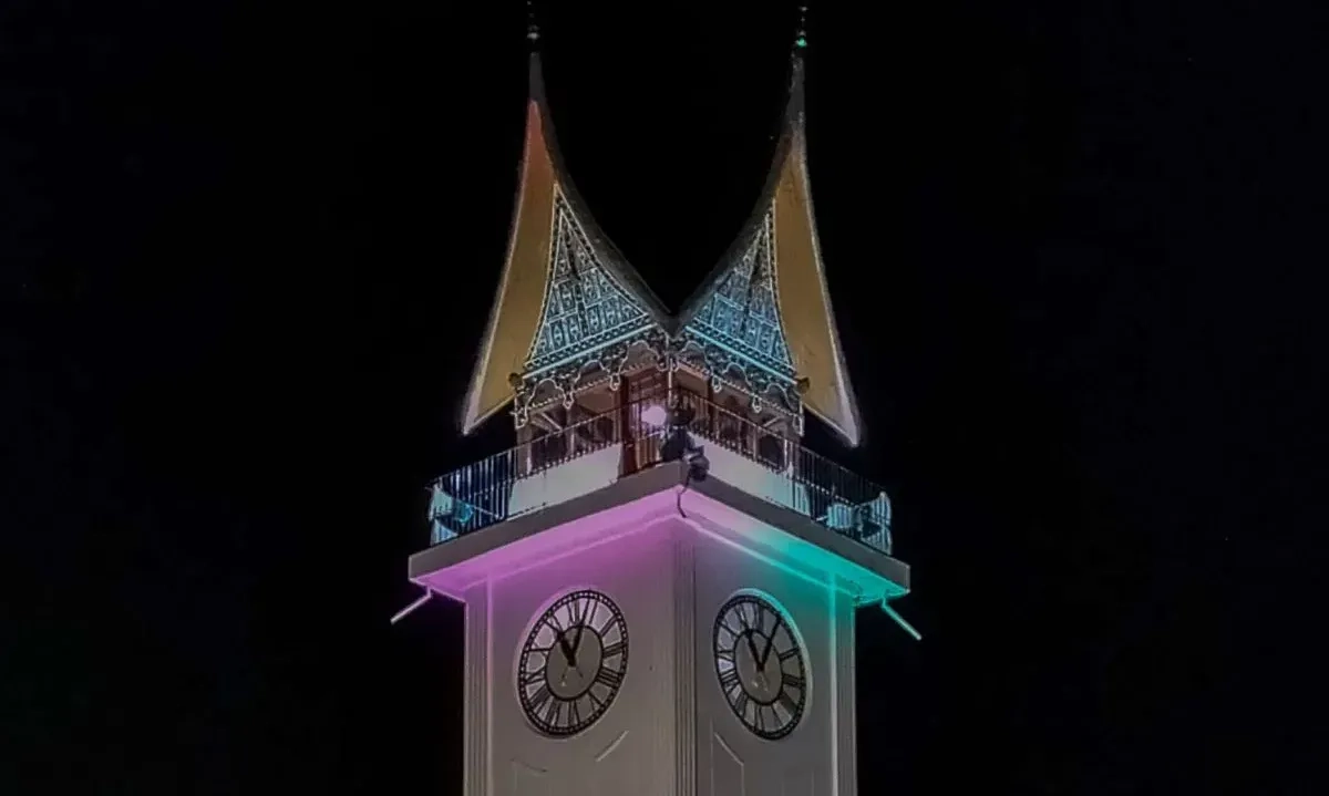 <p>Fakta-fakta Unik Jam Gadang</p>