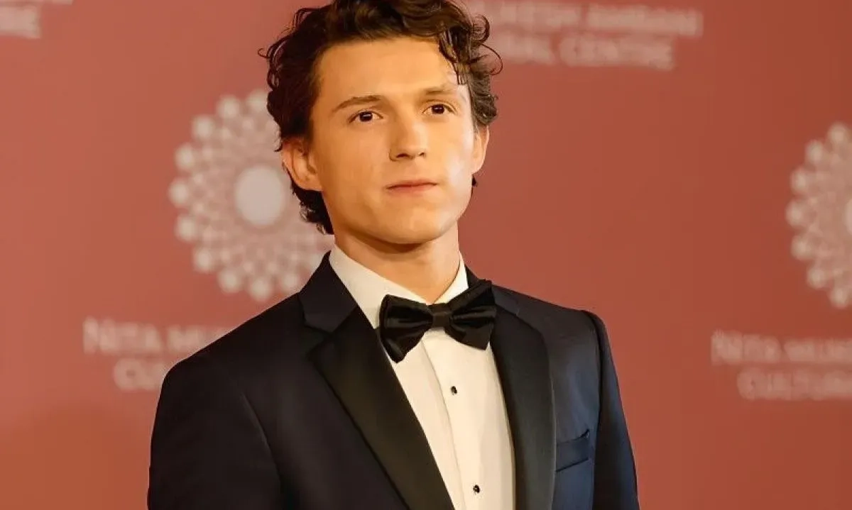 <p>Tom Holland Alami Geger Otak Akibat Kecalakaan Syuting <em>Spider-Man</em></p>