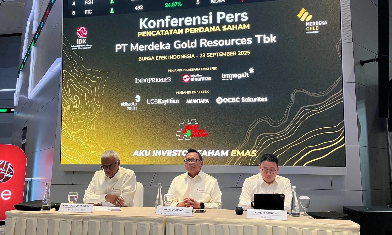 <p id="isPasted">Resmi IPO, Saham EMAS Langsung ARA</p>