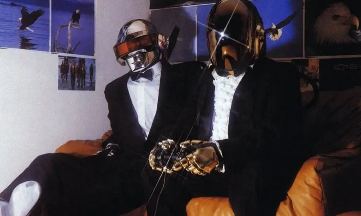 <p id="isPasted">Daft Punk Luncurkan Pengalaman Musik Virtual Dalam Gim <em>Fortnite</em></p>