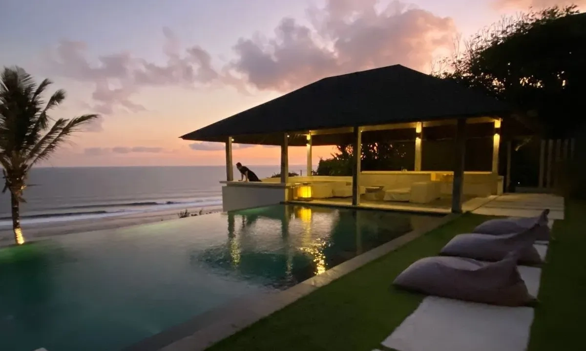 <p id="isPasted">Bali Destinasi Utama Rumah Liburan Wisatawan Asia Pasifik</p>