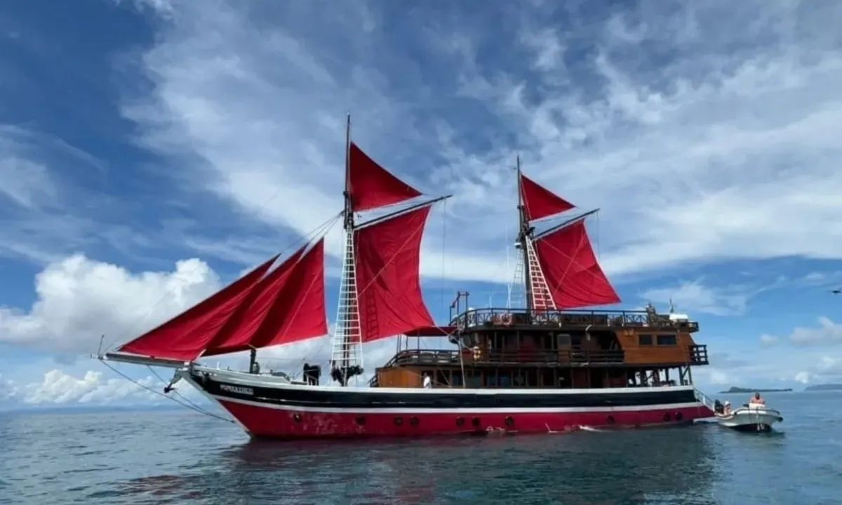 <p>Mempromosikan Raja Ampat Sebagai Tujuan Wisata Minat Khusus</p>