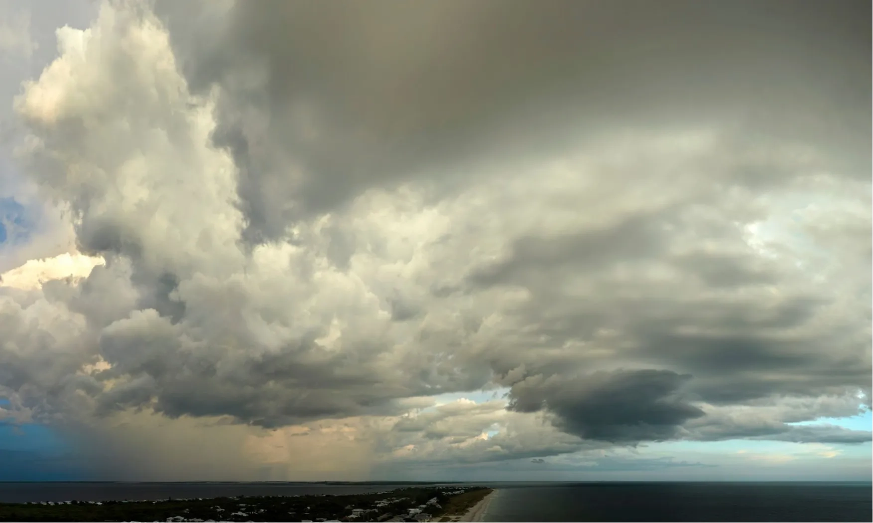 <p id="isPasted">Mengenal Awan Cumulonimbus, Fenomena Spektakuler Yang Menyimpan Bahaya</p>
