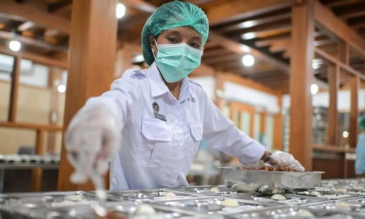 <p>DPR Sebut Keracunan MBG Karena SPPG Lalai</p>