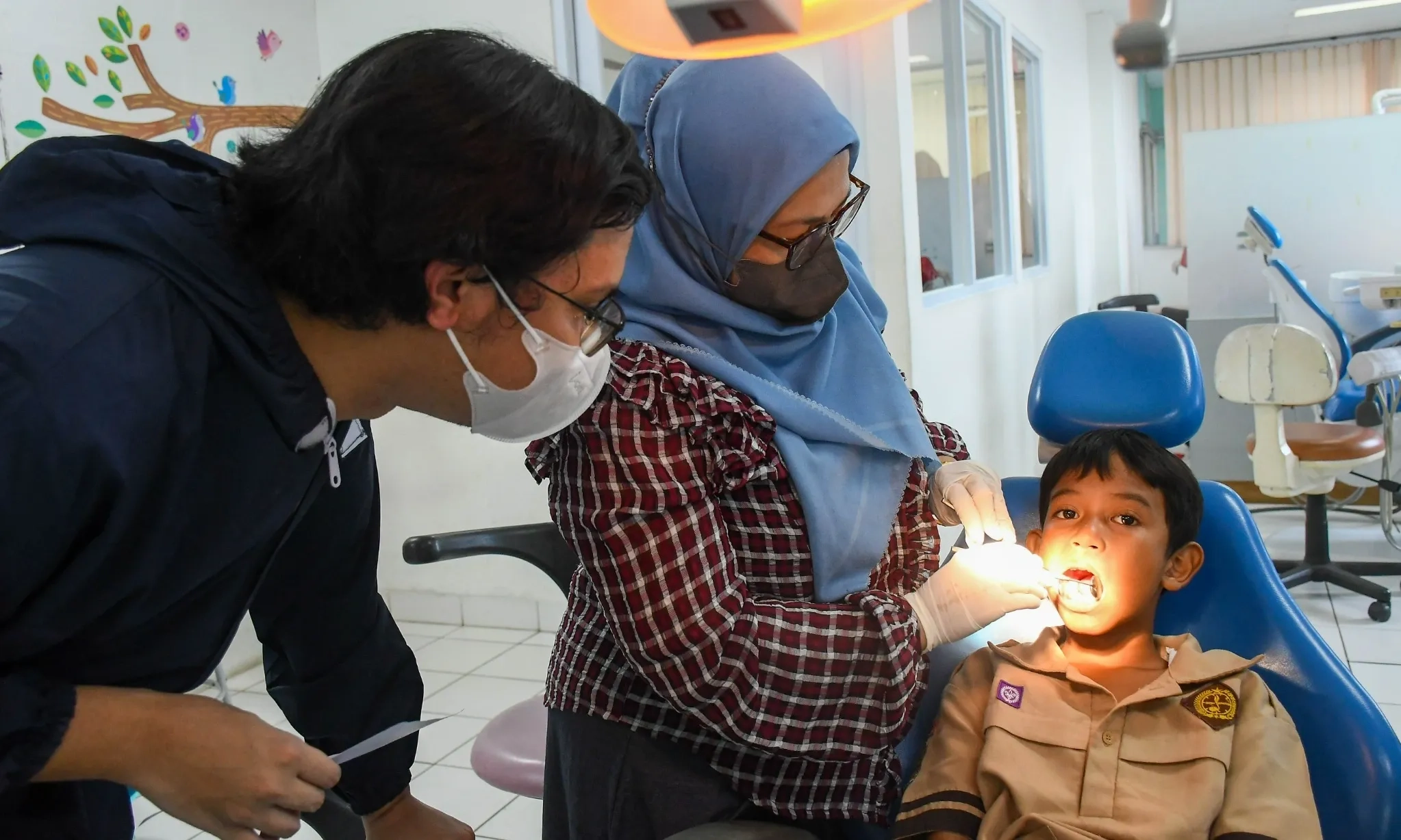 <p>Dilema Tukang Gigi; Antara Batasan Kerja Dan Kebutuhan Masyarakat</p>