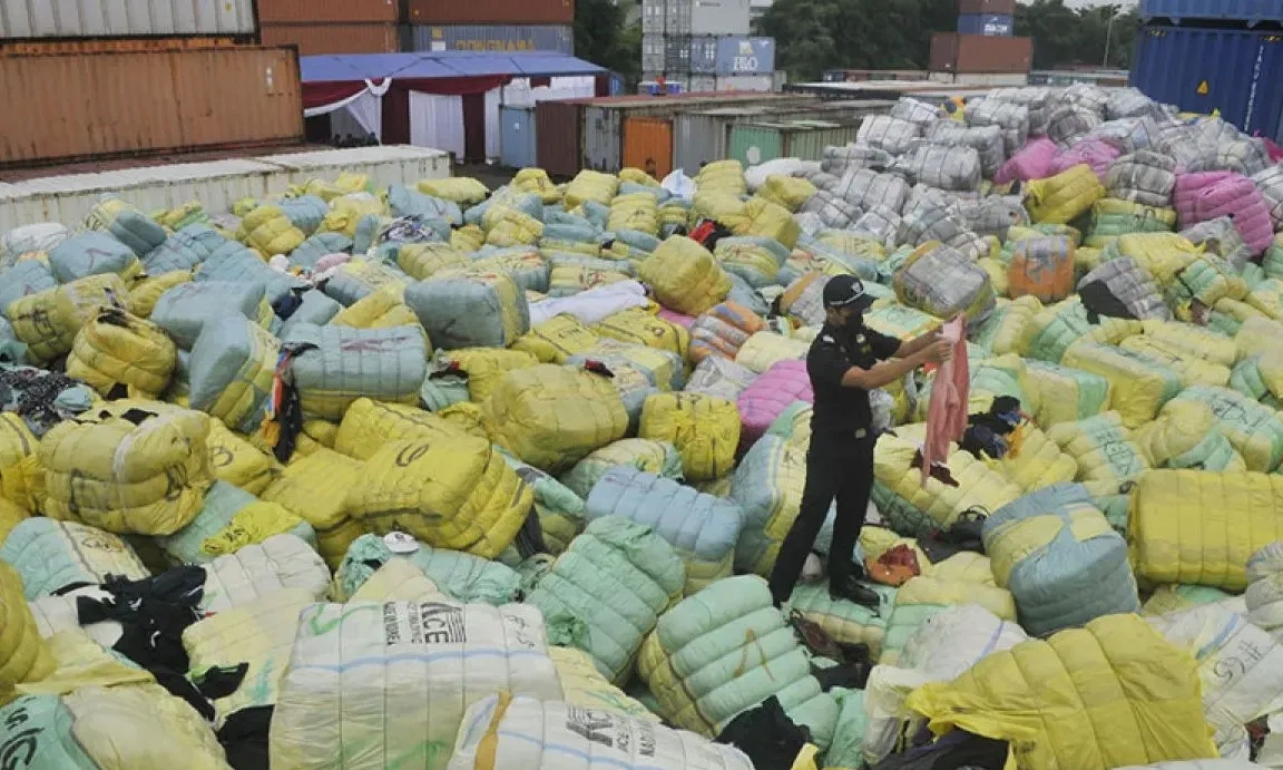 <p id="isPasted">Bukan Pertek, Kemenperin Sebut Impor Ilegal Picu PHK Massal TPT</p>