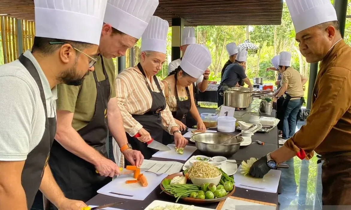 <p id="isPasted">Riset: Kuliner Jadi Faktor Wisatawan Memilih Destinasi Liburan</p>