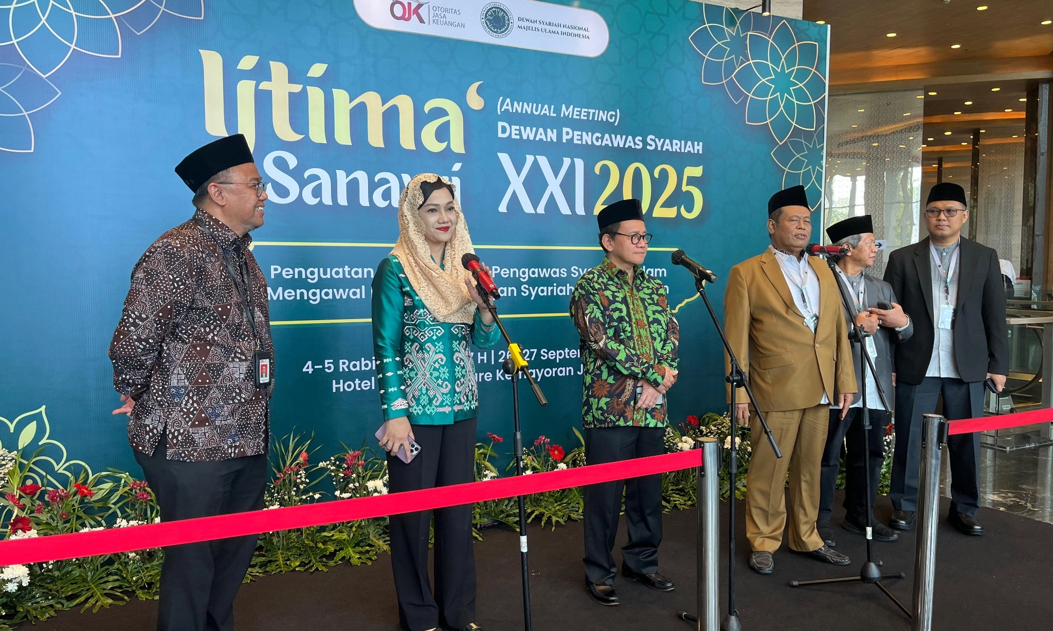 <p id="isPasted">OJK Ungkap Sejumlah Tantangan Yang Dihadapi Industri Keuangan Syariah</p>