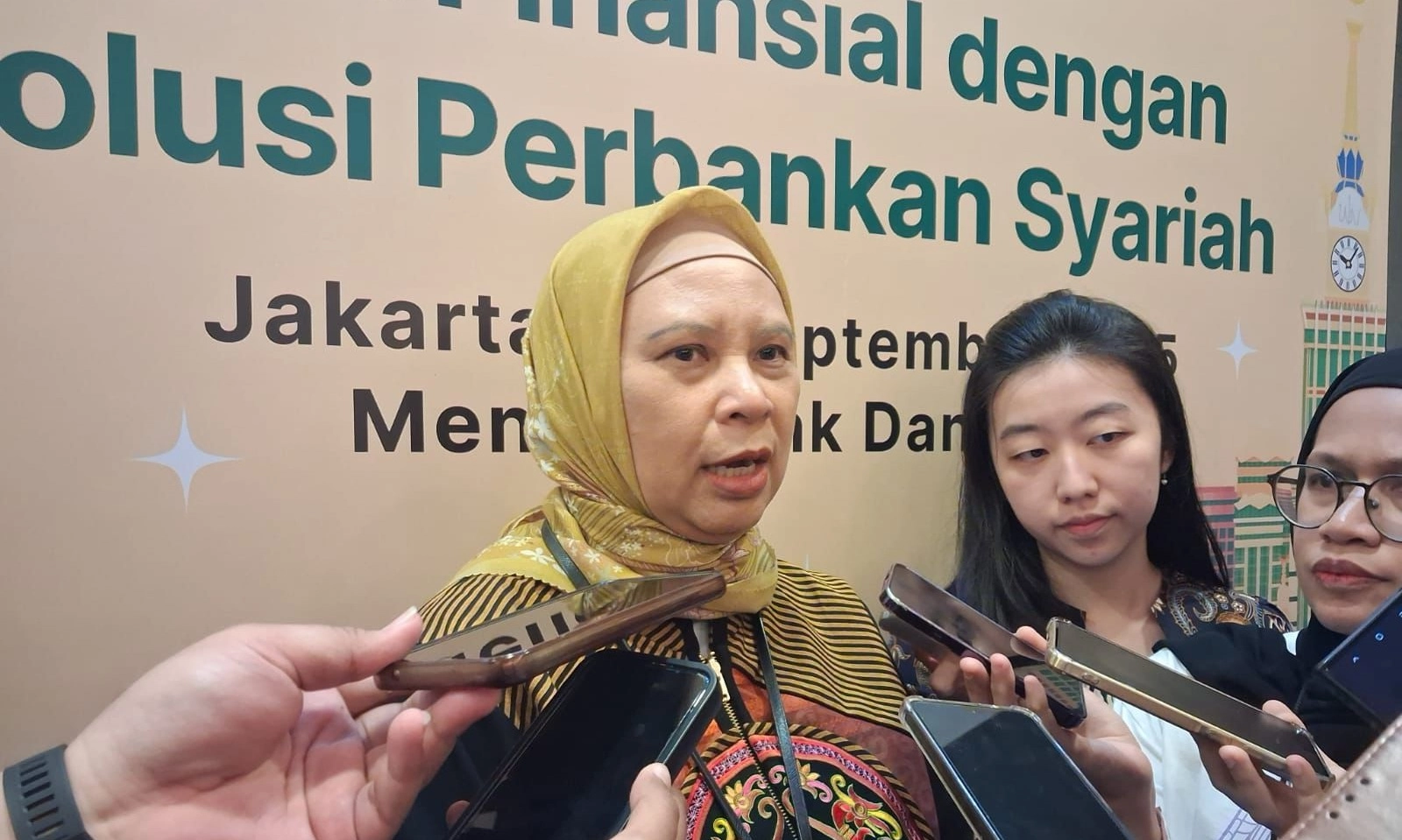 <p>Tips Nabung Haji Danamon: Kurangi <em>Ngopi</em> Rp300 Ribu/Bulan</p>