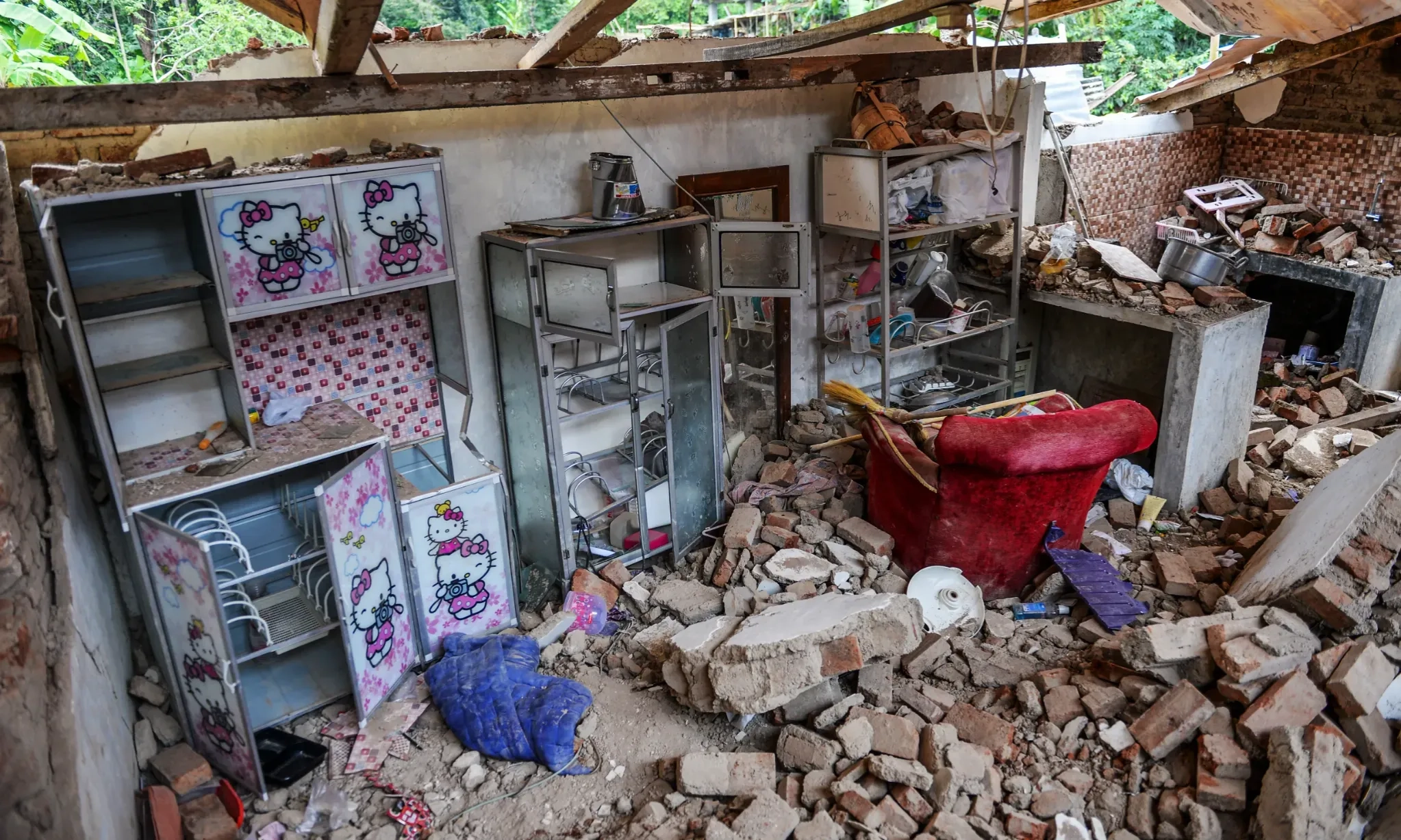 <p>Sumbar Bisa Diguncang Gempa 50 Tahun Atau 100 Tahun Sekali</p>