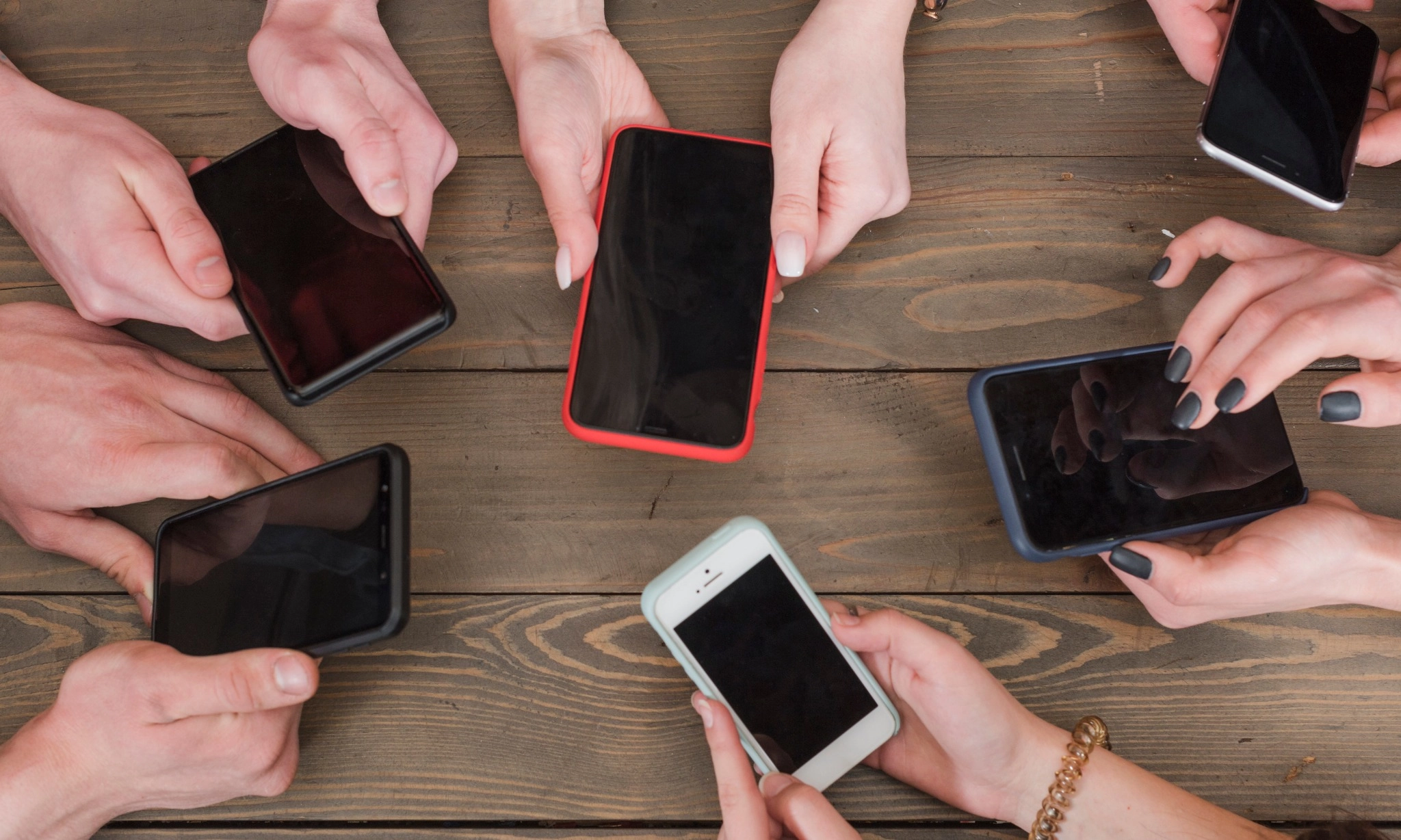 <p>Produksi <em>Smartphone</em> China Kalahkan Samsung Dan Apple&nbsp;</p>