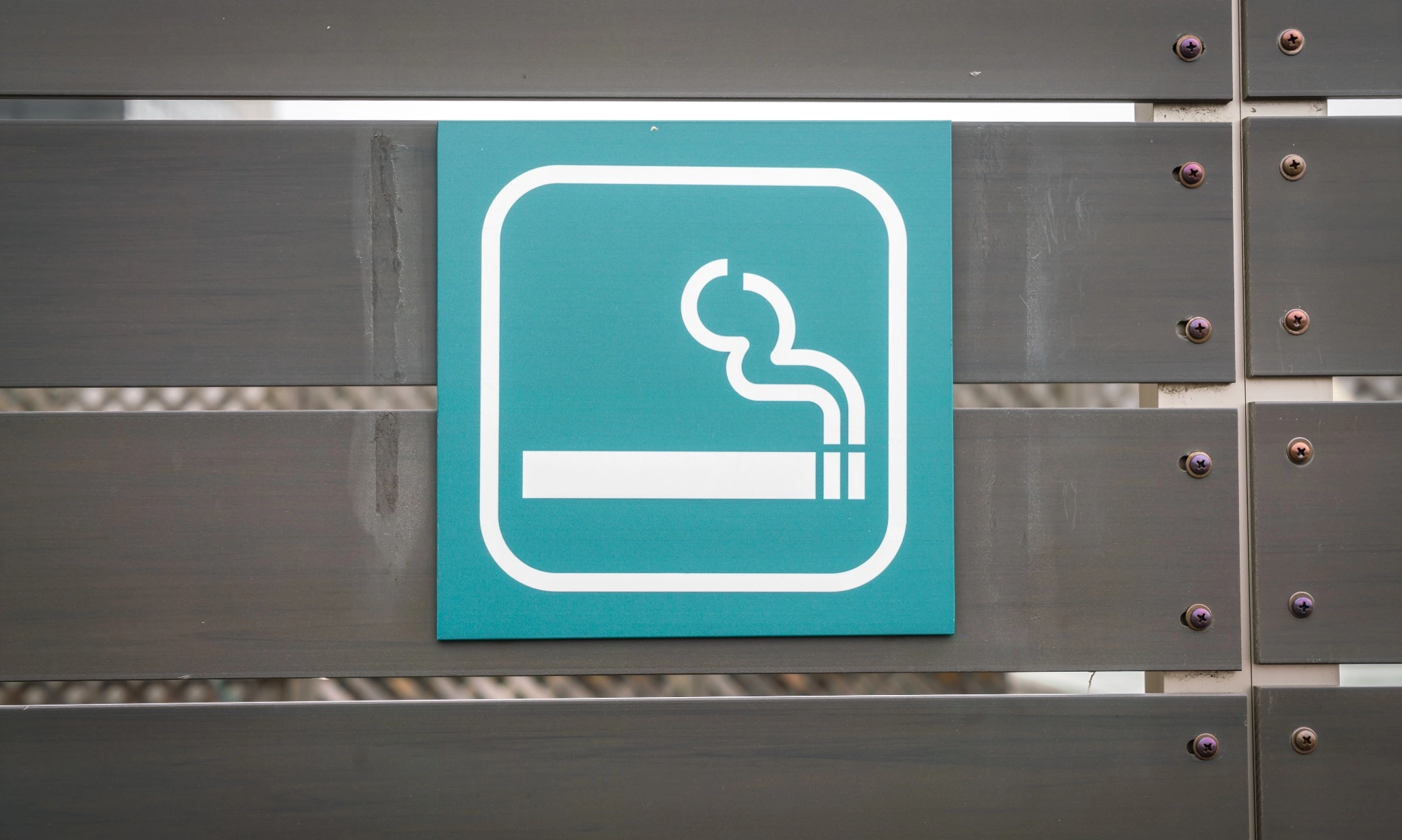 <p>Studi: Area Merokok <em>Indoor</em> Tingkatkan Polusi Secara Signifikan</p>