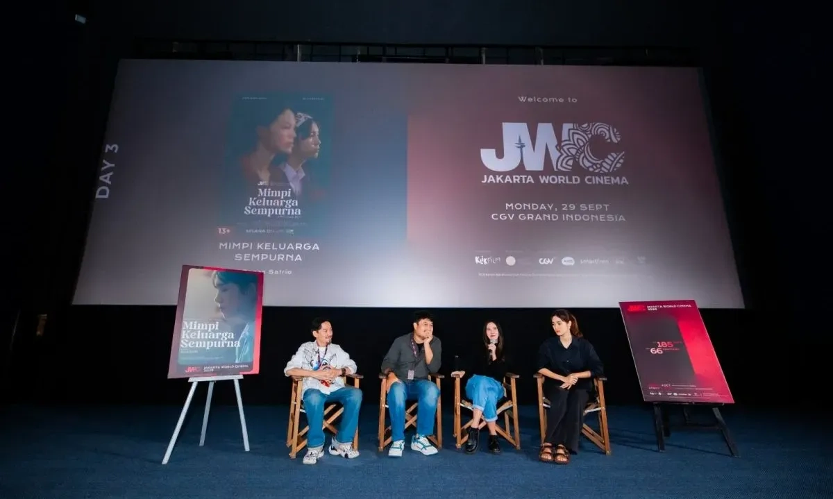 <p>Dinamika Cinta Ibu Dan Anak Dalam <em id="isPasted">Mimpi Keluarga Sempurna</em></p>