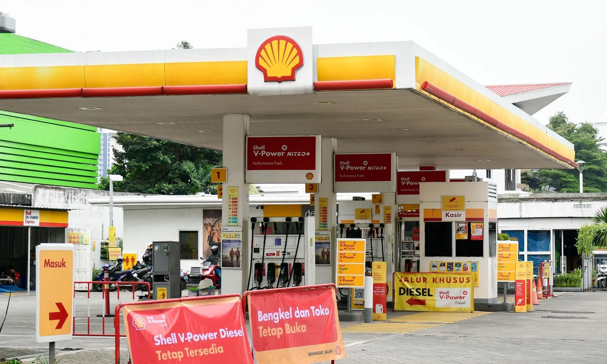 <p id="isPasted">Bukan Cuma Pertamina, Dirjen Migas Ungkap Shell Juga Pakai Etanol</p>