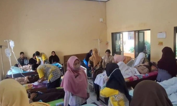 <p>110 Siswa di Purworejo Keracunan MBG</p>