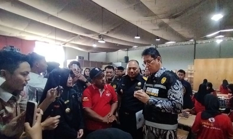 <p id="isPasted">Penindakan Rokok Ilegal Di Jateng-DIY Capai Rp2,6 Miliar Sepanjang 2025</p>