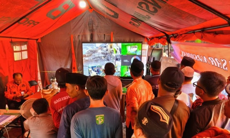 <p>Berjuang Keras Identifikasi Korban Pesantren Ambruk di Sidoarjo</p>